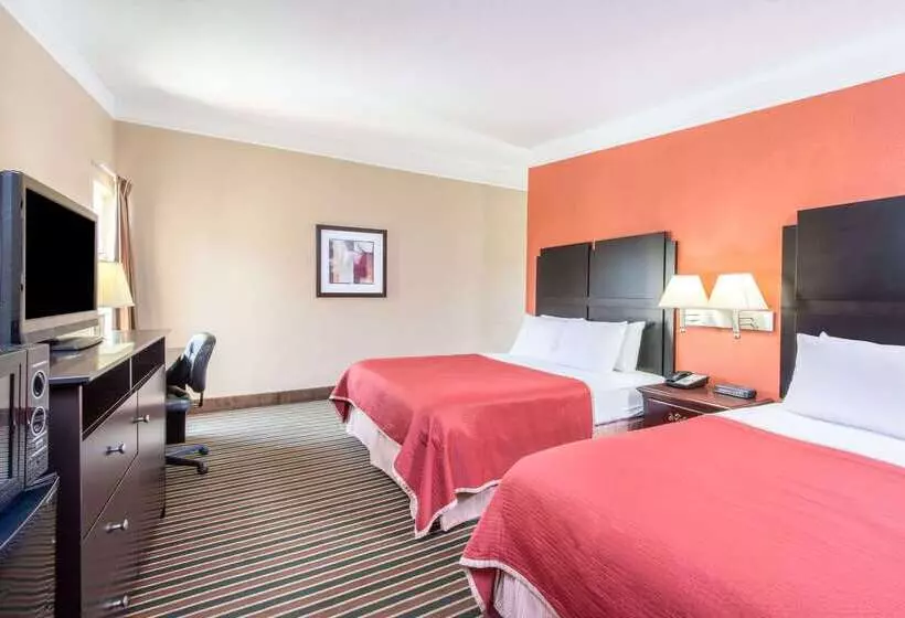 בית מלון כפרי Howard Johnson By Wyndham Historic Lake Charles