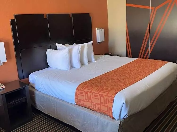 בית מלון כפרי Howard Johnson By Wyndham Historic Lake Charles