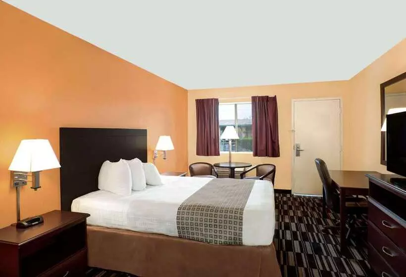 فندق Howard Johnson By Wyndham Modesto Ceres