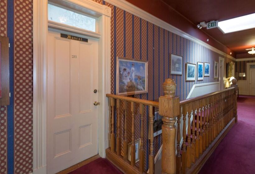 בית מלון כפרי St. Helena