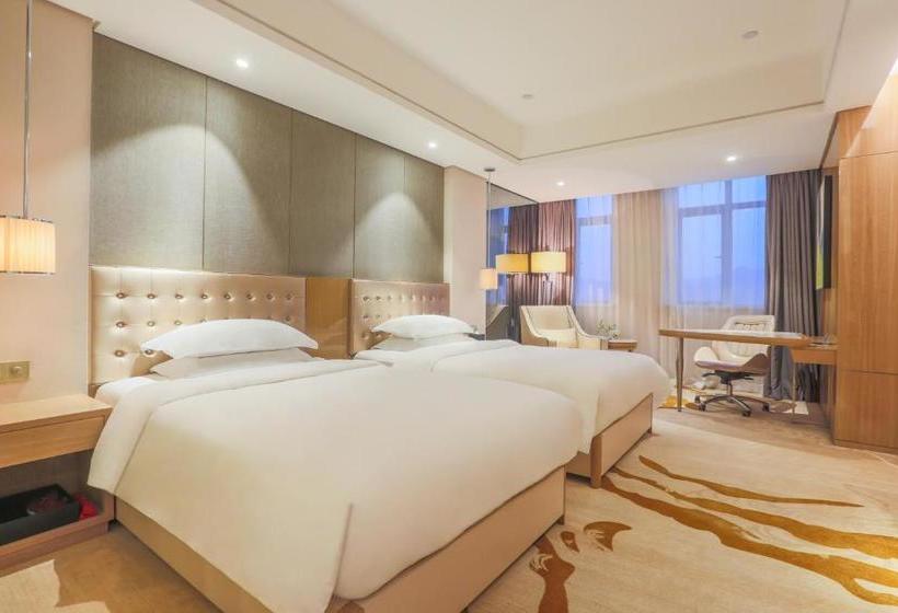 فندق Excellence International