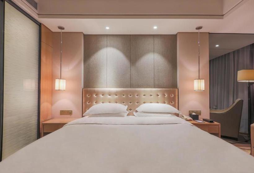 فندق Excellence International