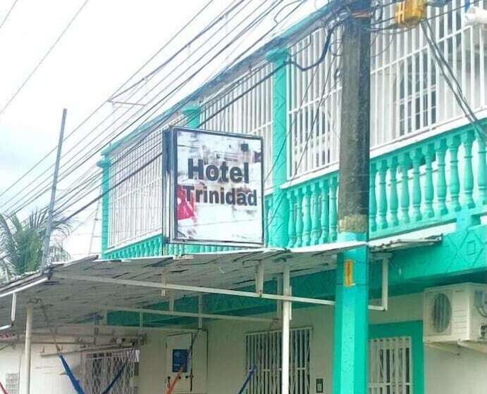 هتل Trinidad La Ceiba