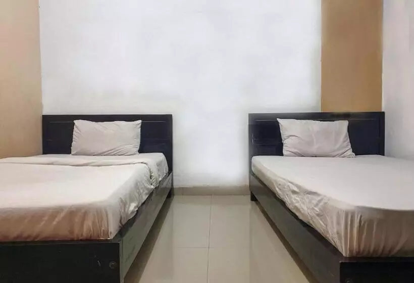 ホテル Grand Azizah Makassar Redpartner