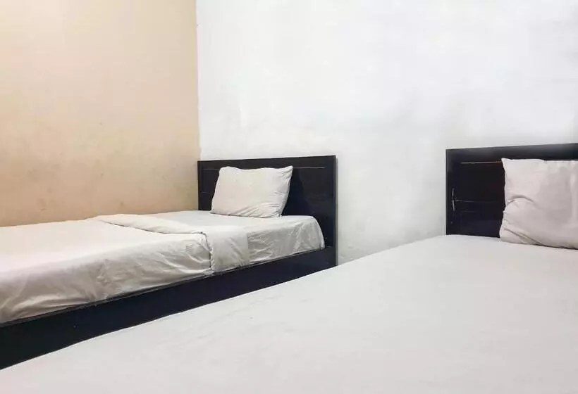 ホテル Grand Azizah Makassar Redpartner