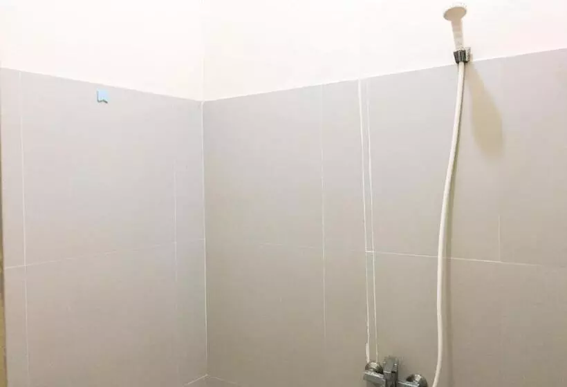 ホテル Grand Azizah Makassar Redpartner