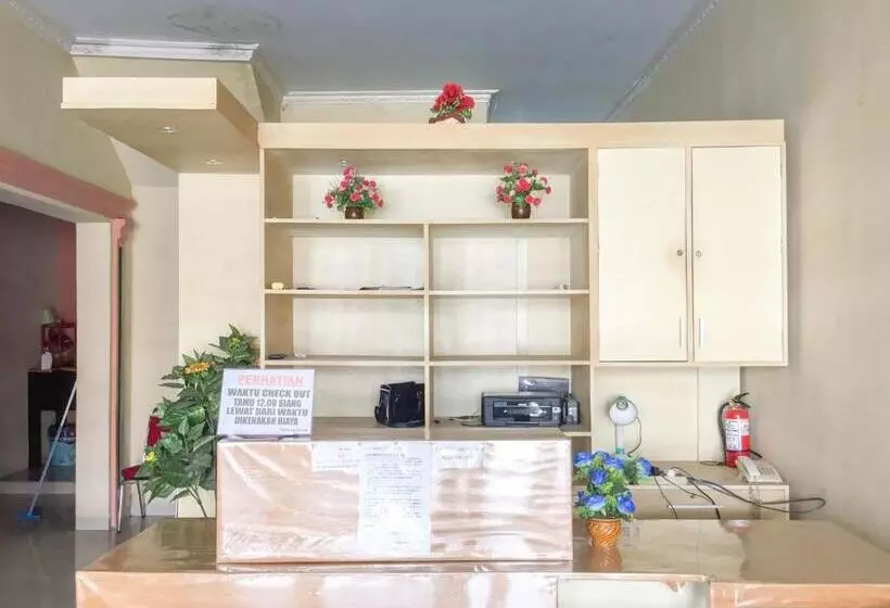 ホテル Grand Azizah Makassar Redpartner