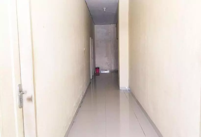 ホテル Grand Azizah Makassar Redpartner