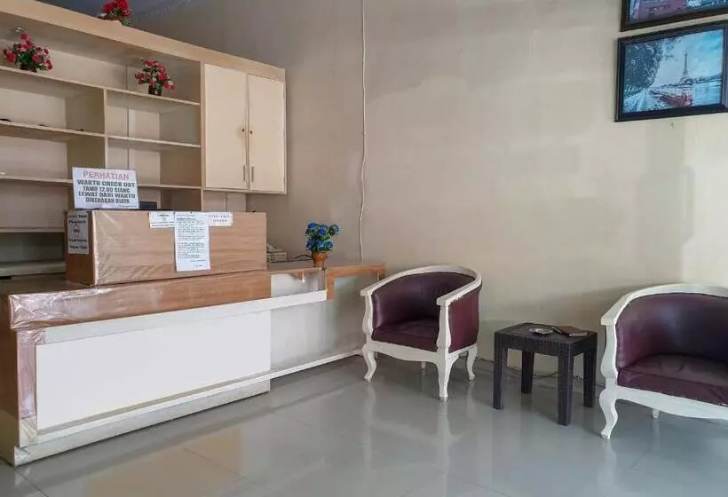 ホテル Grand Azizah Makassar Redpartner