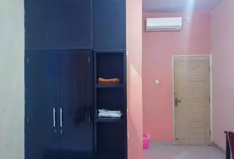 ホテル Grand Azizah Makassar Redpartner