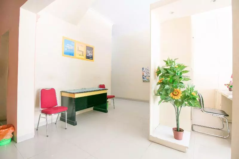 ホテル Grand Azizah Makassar Redpartner