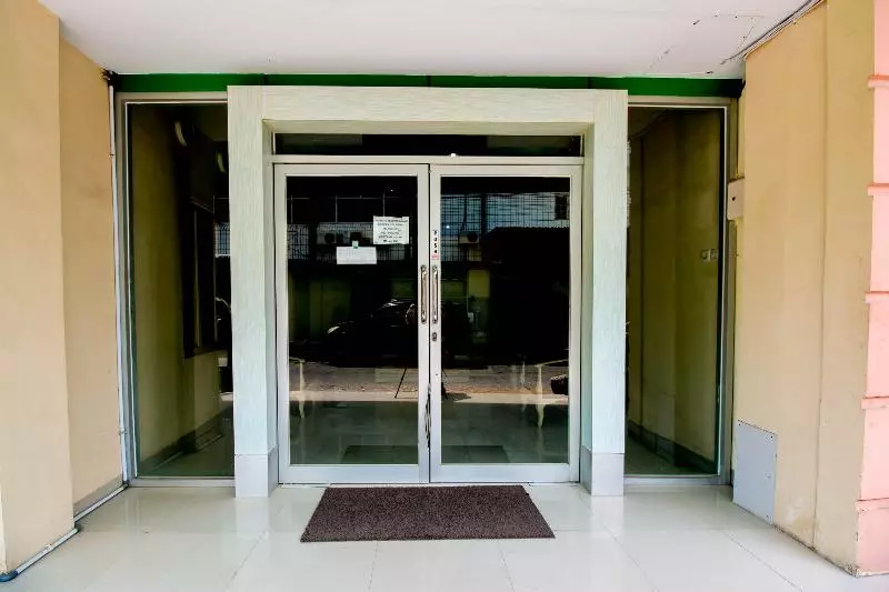 ホテル Grand Azizah Makassar Redpartner