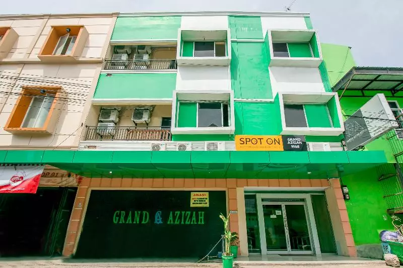 ホテル Grand Azizah Makassar Redpartner