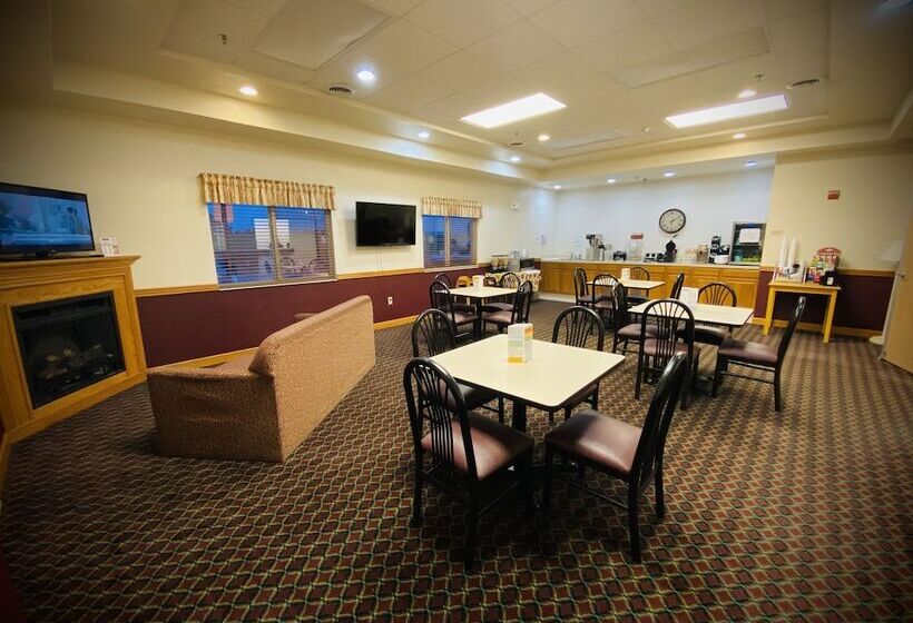 Отель Herington Inn And Suites