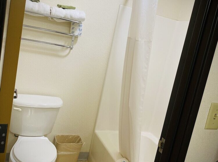 Отель Herington Inn And Suites