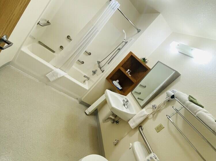 Отель Herington Inn And Suites