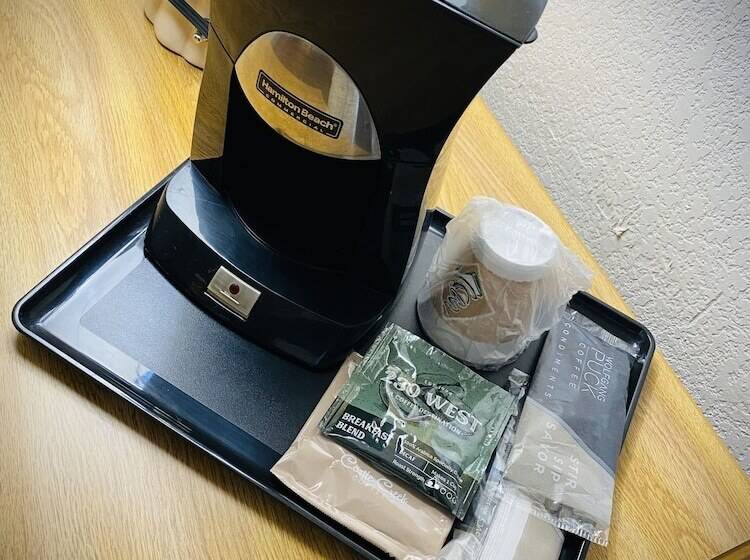 Отель Herington Inn And Suites