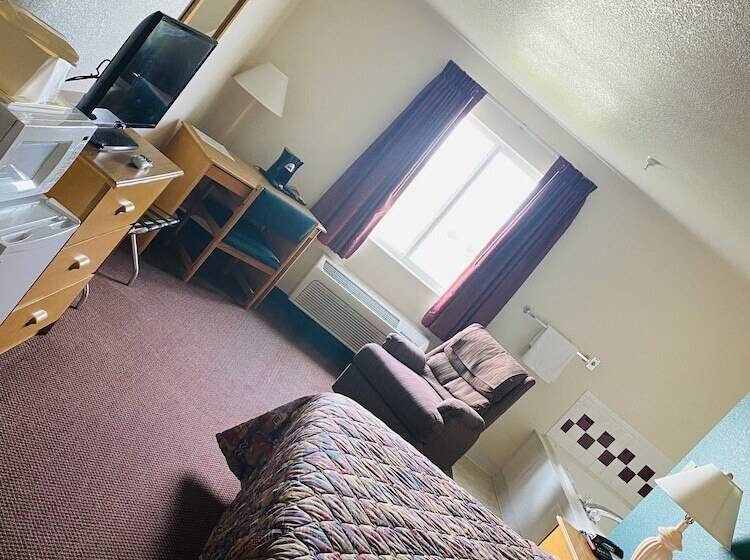 Отель Herington Inn And Suites