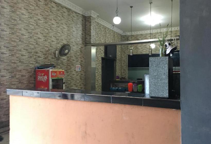 ホテル Oyo 1883 Mulia Tiza