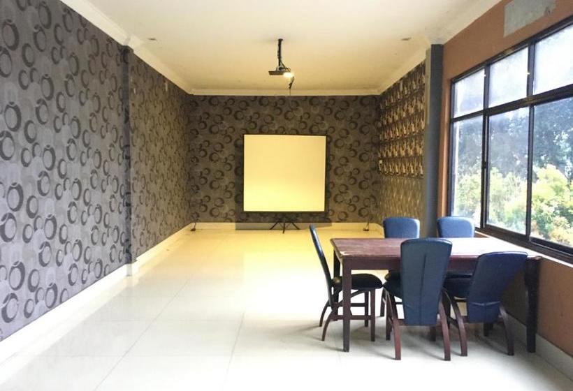 ホテル Oyo 1883 Mulia Tiza