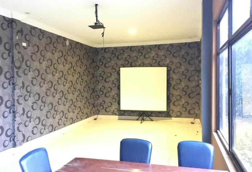 ホテル Oyo 1883 Mulia Tiza