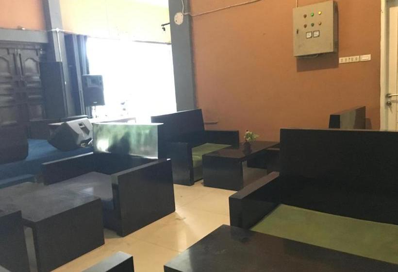 ホテル Oyo 1883 Mulia Tiza