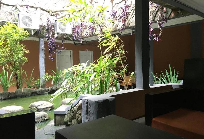 ホテル Oyo 1883 Mulia Tiza