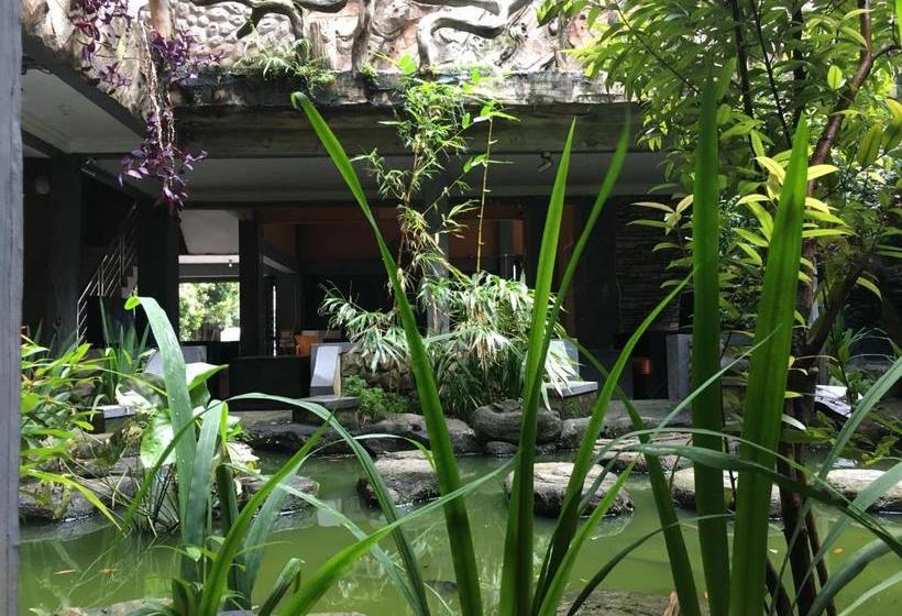 ホテル Oyo 1883 Mulia Tiza