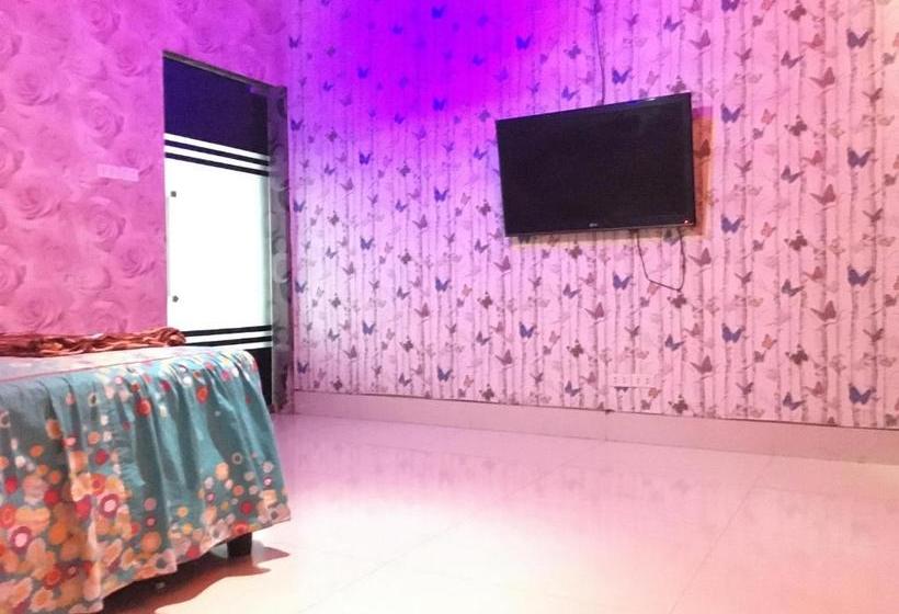 ホテル Oyo 1883 Mulia Tiza