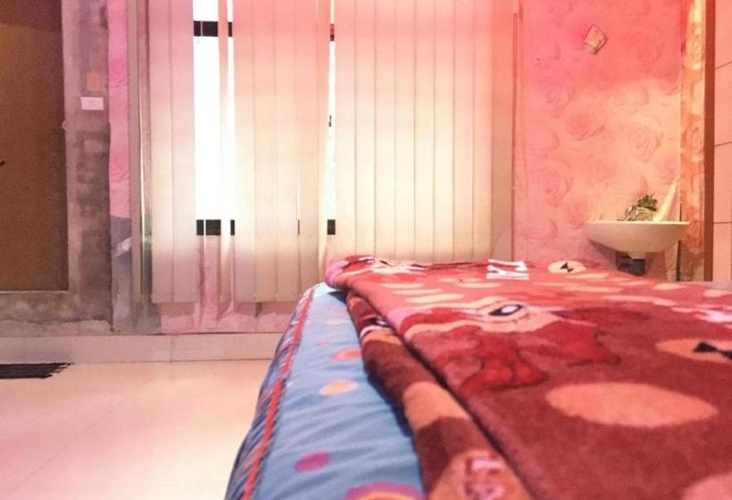 ホテル Oyo 1883 Mulia Tiza