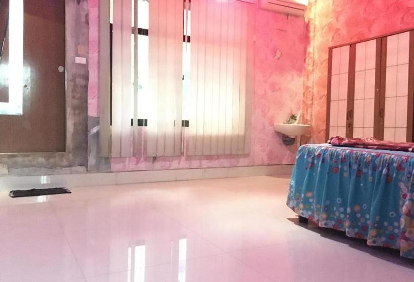 ホテル Oyo 1883 Mulia Tiza