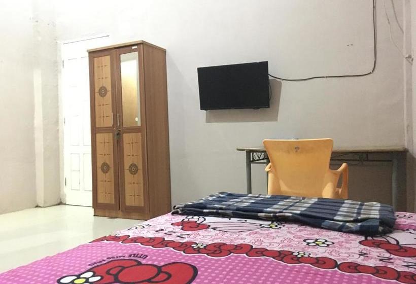 ホテル Oyo 1883 Mulia Tiza