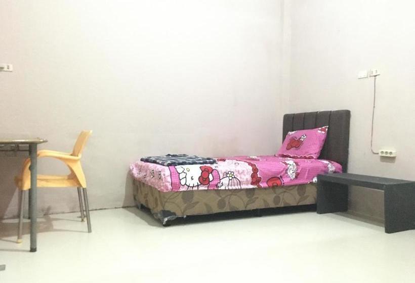 ホテル Oyo 1883 Mulia Tiza