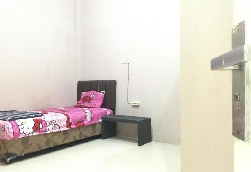 ホテル Oyo 1883 Mulia Tiza