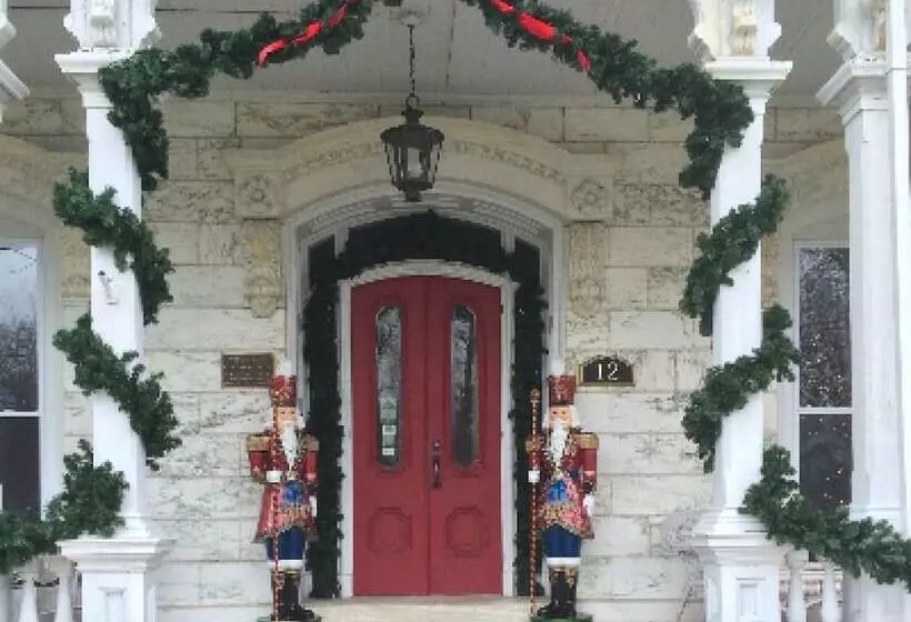 Aamiaismajoitus (B&B) Marble Mansion Inn