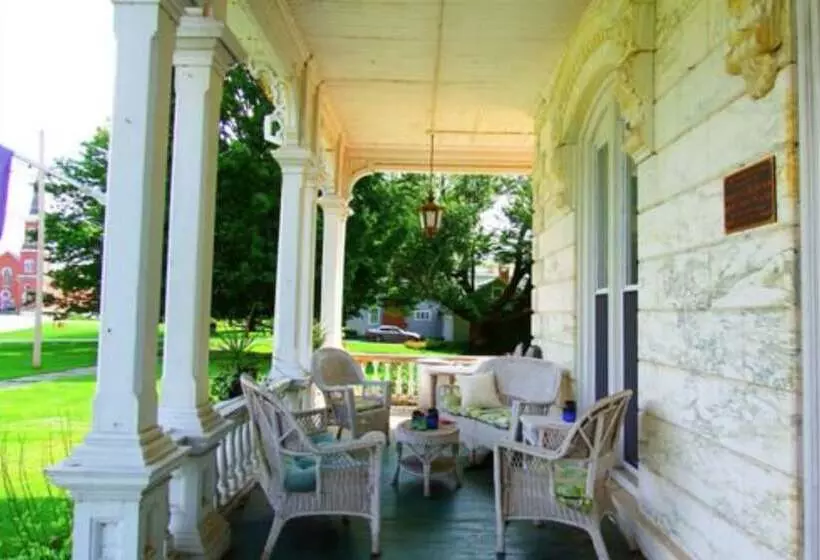 Aamiaismajoitus (B&B) Marble Mansion Inn