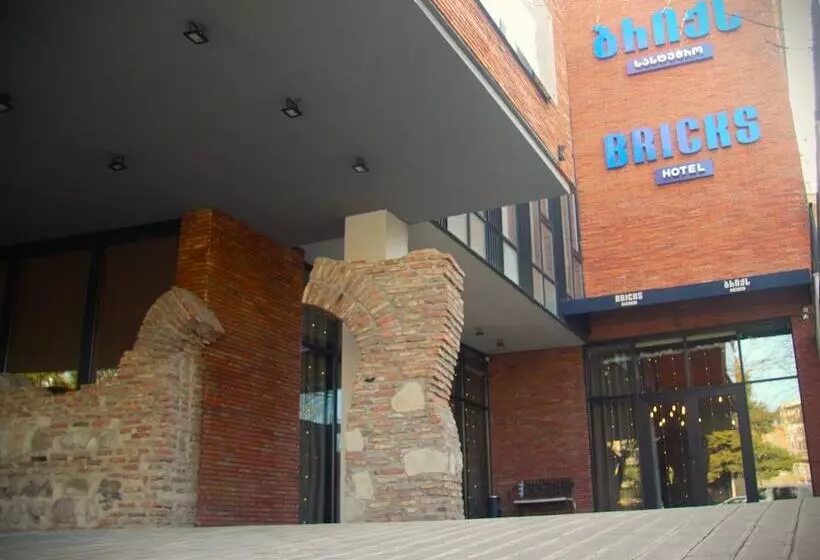هتل Bricks