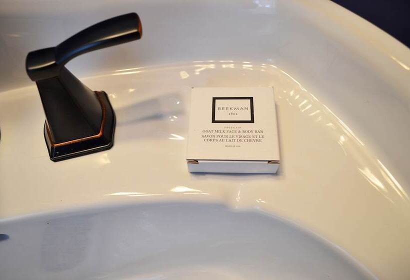 John Henry Bed & Breakfast