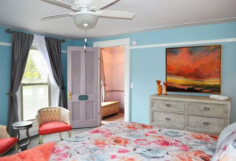 John Henry Bed & Breakfast