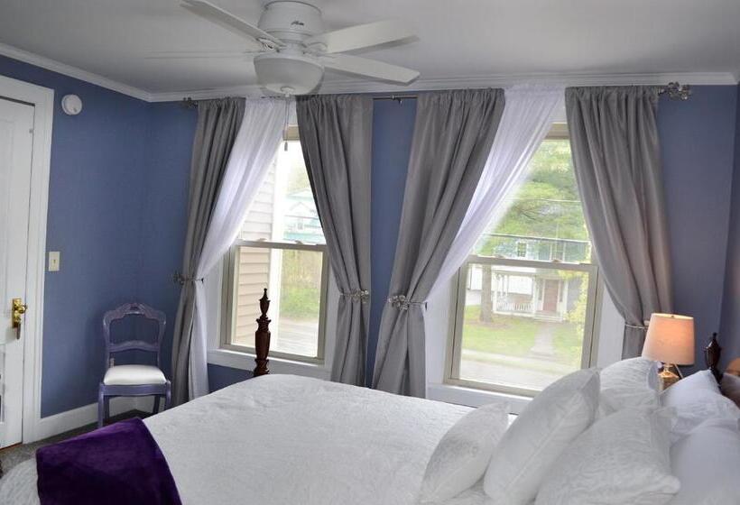 John Henry Bed & Breakfast