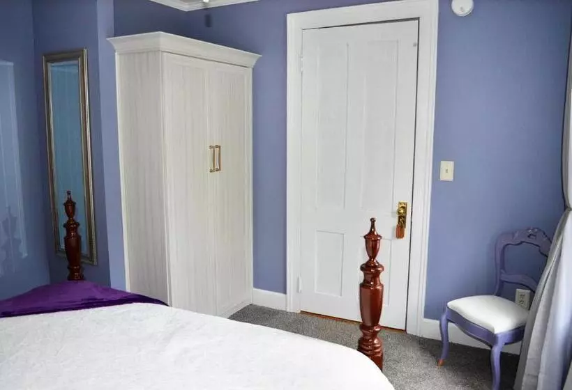 John Henry Bed & Breakfast