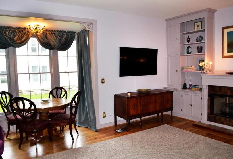 John Henry Bed & Breakfast