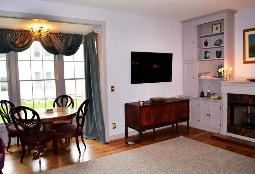 John Henry Bed & Breakfast