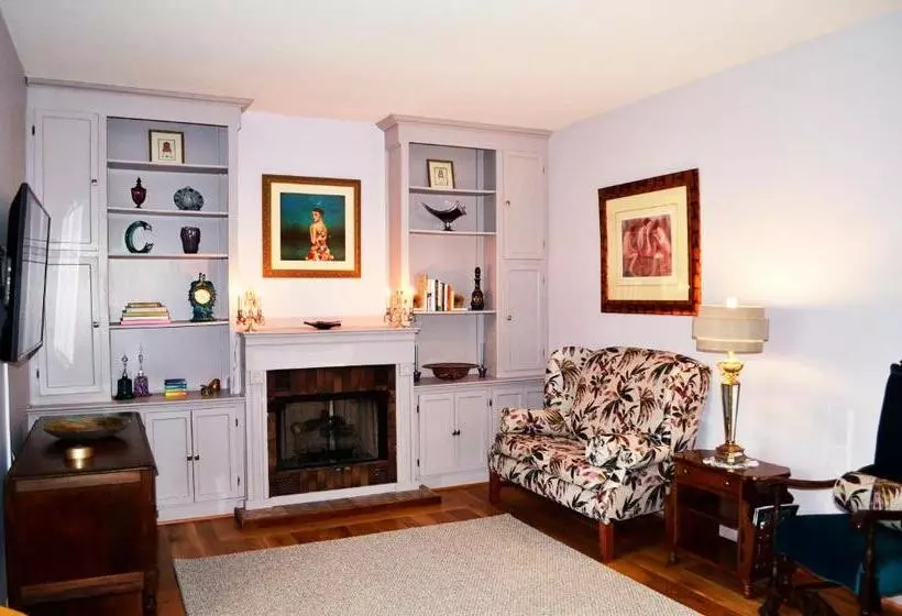 John Henry Bed & Breakfast