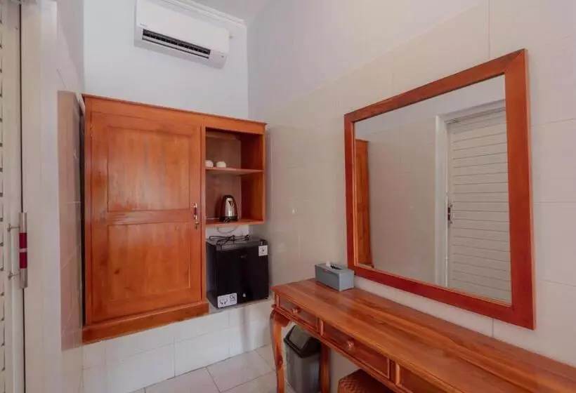 ペンション Reddoorz Plus @ Singaraja