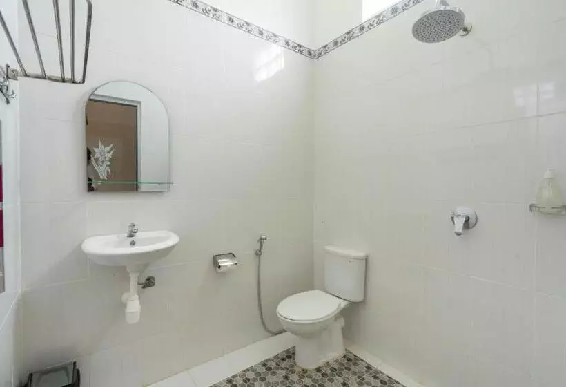 ペンション Reddoorz Plus @ Singaraja