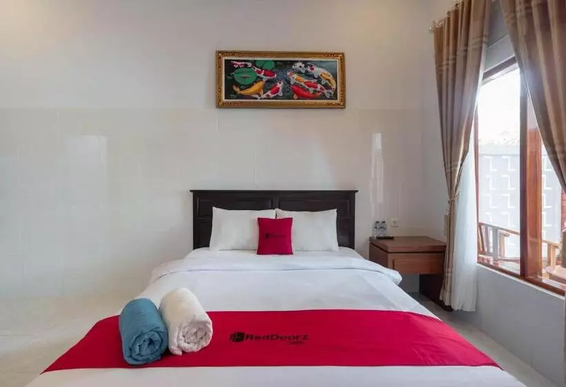 ペンション Reddoorz Plus @ Singaraja