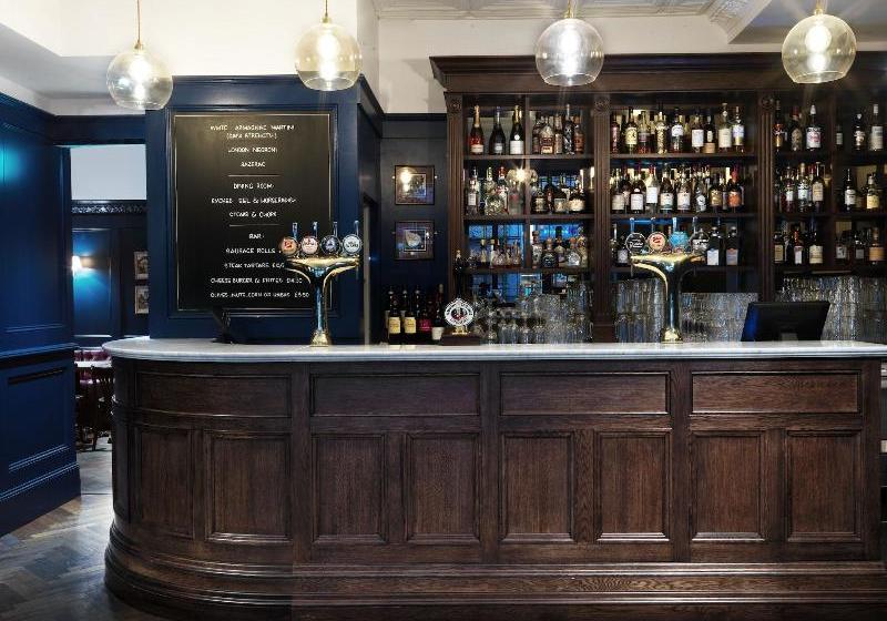 簡易ホテル The Three Cranes