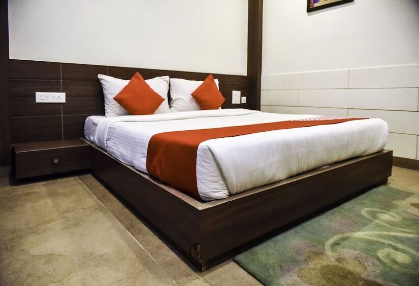 Отель City Square By Oyo Rooms