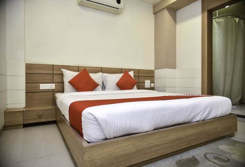 Отель City Square By Oyo Rooms